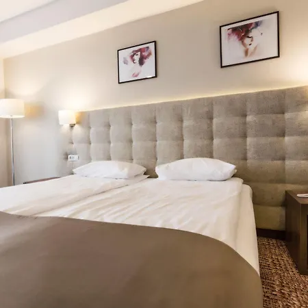 Готель Belvedere Брашов